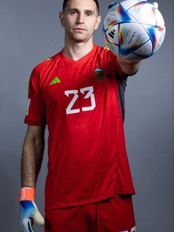 Emiliano Martínez Tanggal Bergabung: Profil, Karier, dan Statistik